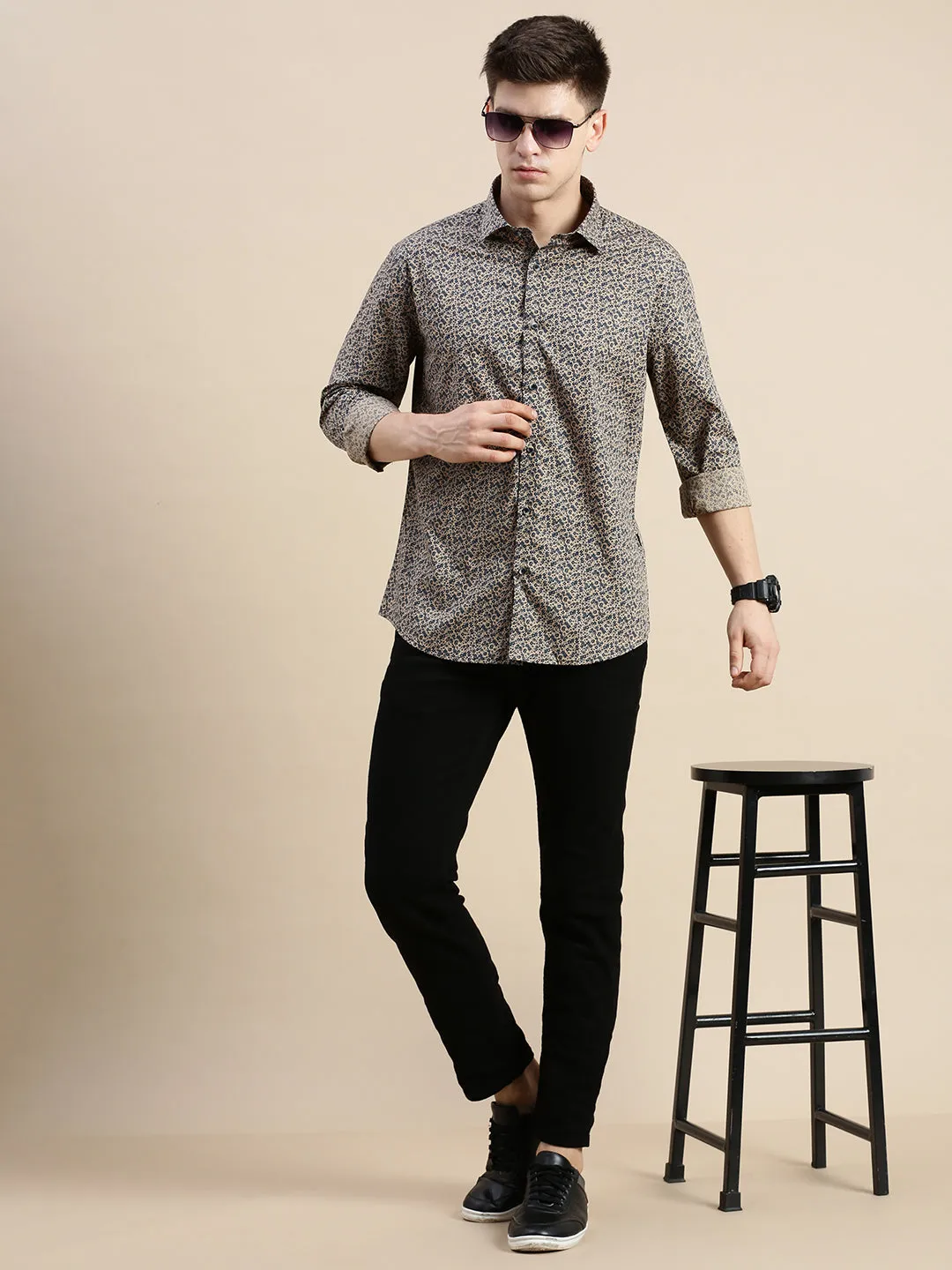 Men Beige Standard Slim Fit Floral Printed Spread Collar Cotton Casual Shirt