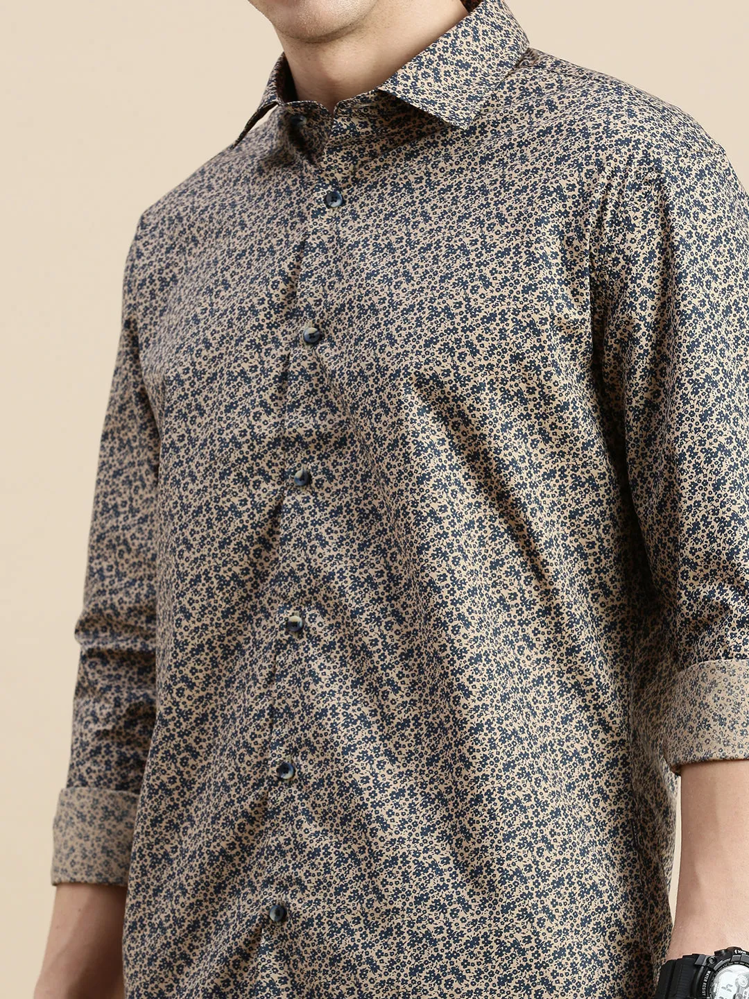 Men Beige Standard Slim Fit Floral Printed Spread Collar Cotton Casual Shirt