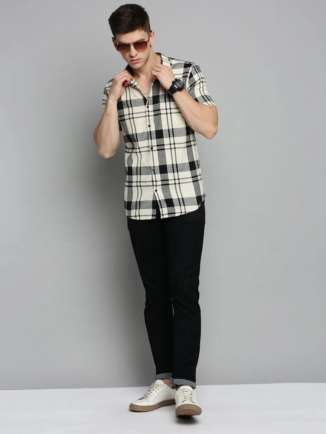 Men Cream Classic Fit Tartan Checks Twill Weave Cotton Casual Shirt
