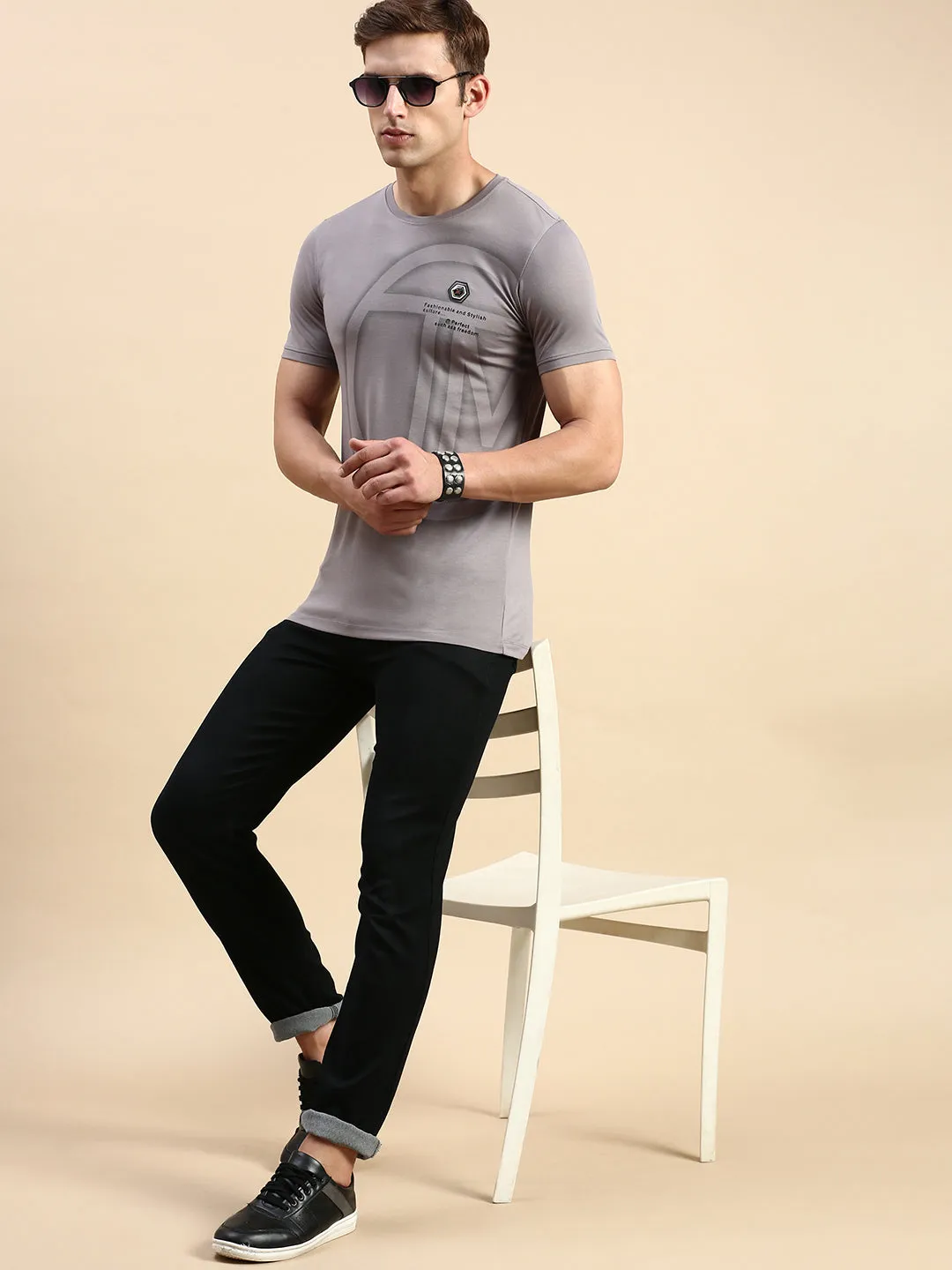Men Grey Graphic Printed Slim Fit T-shirt
