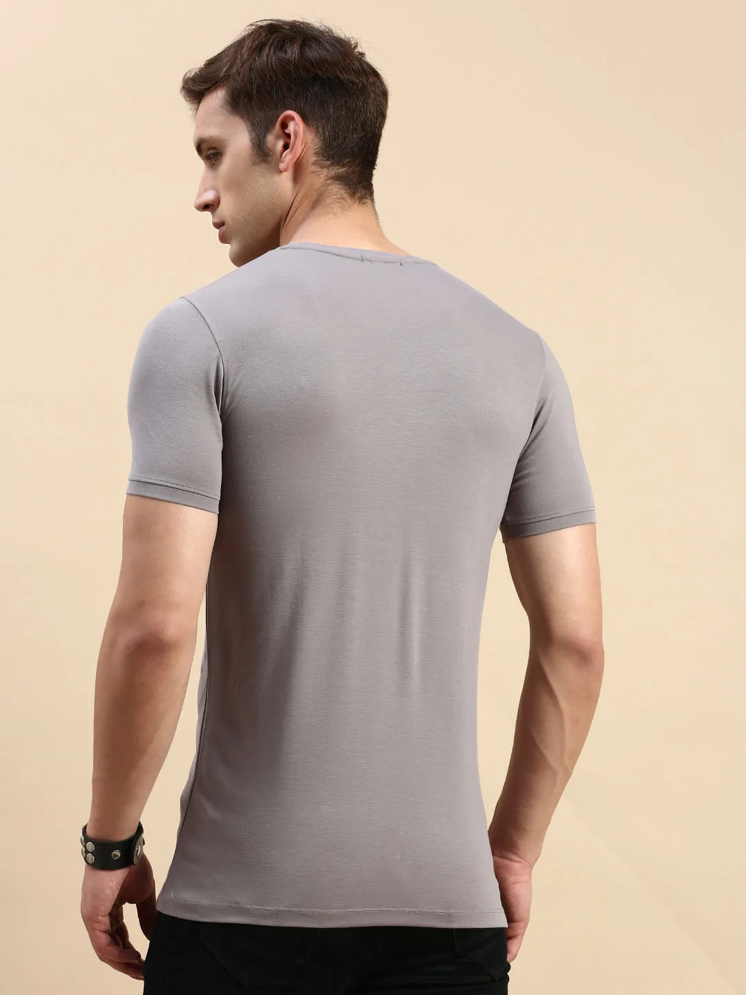 Men Grey Graphic Printed Slim Fit T-shirt
