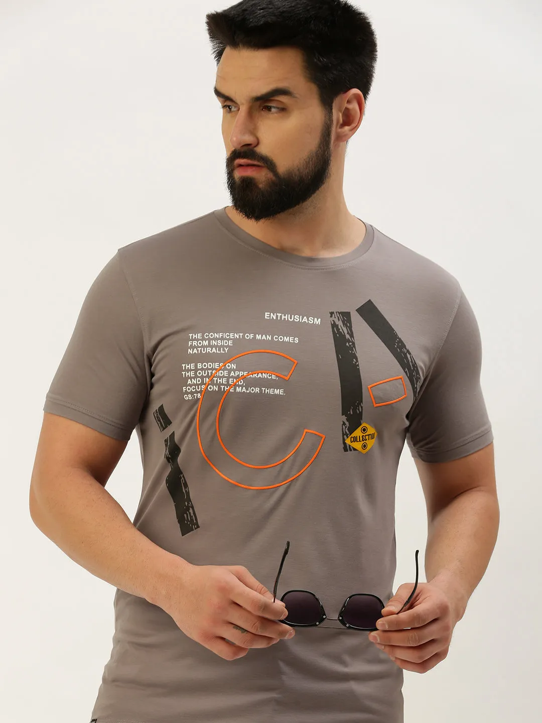 Men Grey Typography Printed Slim Fit T-shirt