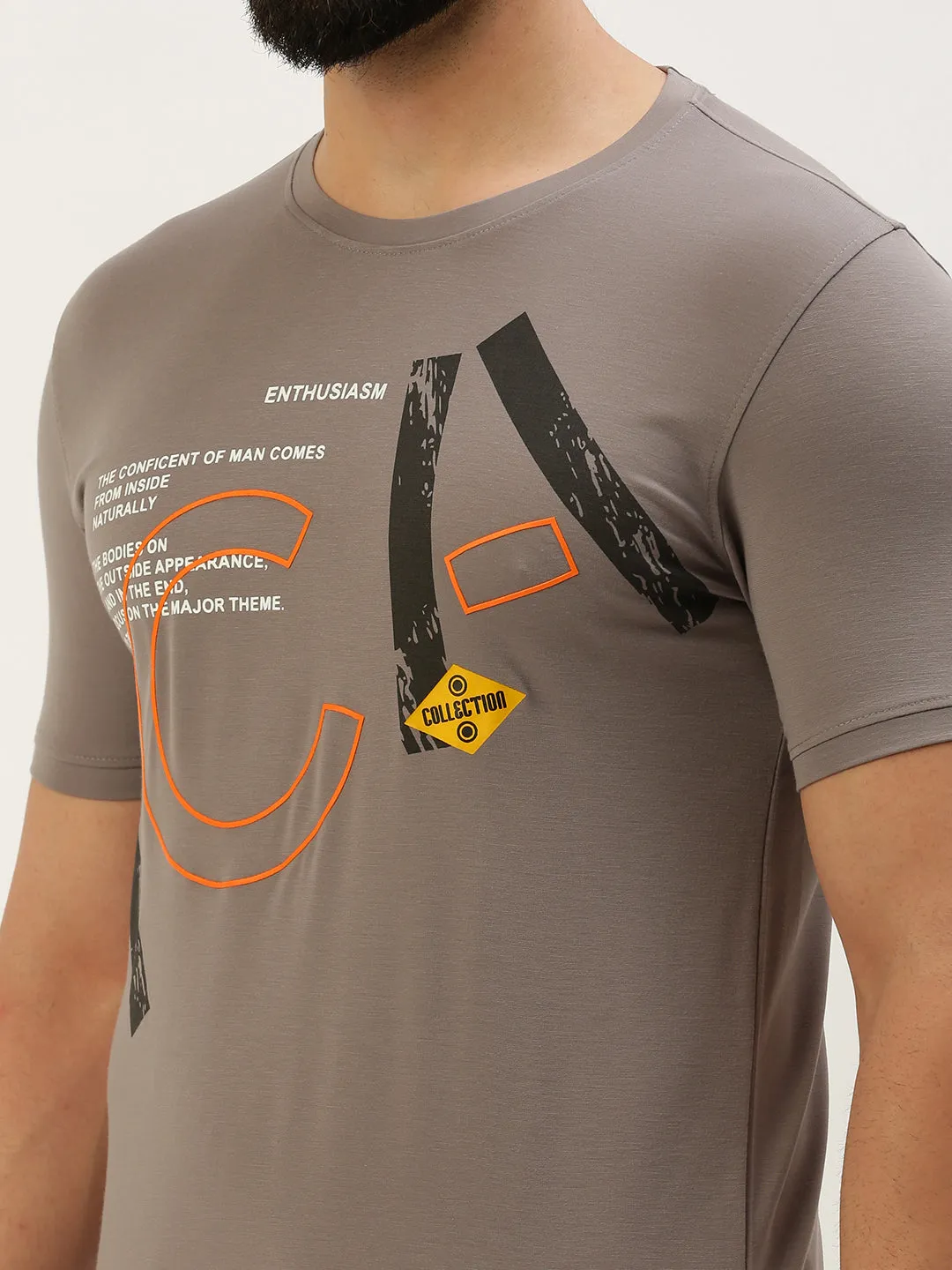 Men Grey Typography Printed Slim Fit T-shirt