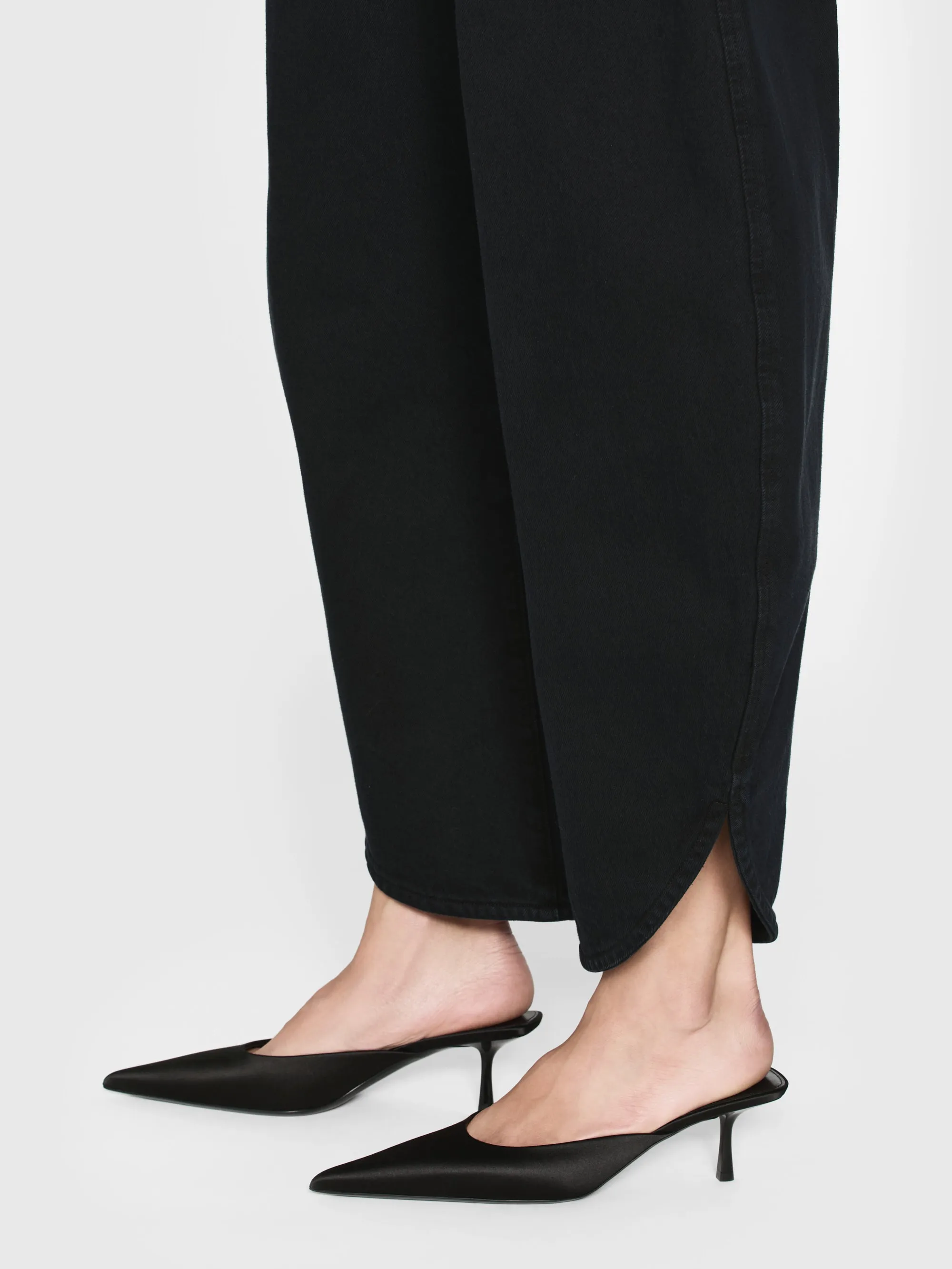 The Atelier Boomerang -- Black